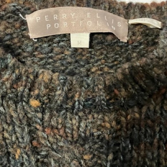 Perry Ellis Crew Neck Sweater - Picture 3 of 13